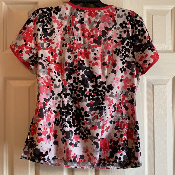 Black and Pink scrub top - Picture 3 of 3